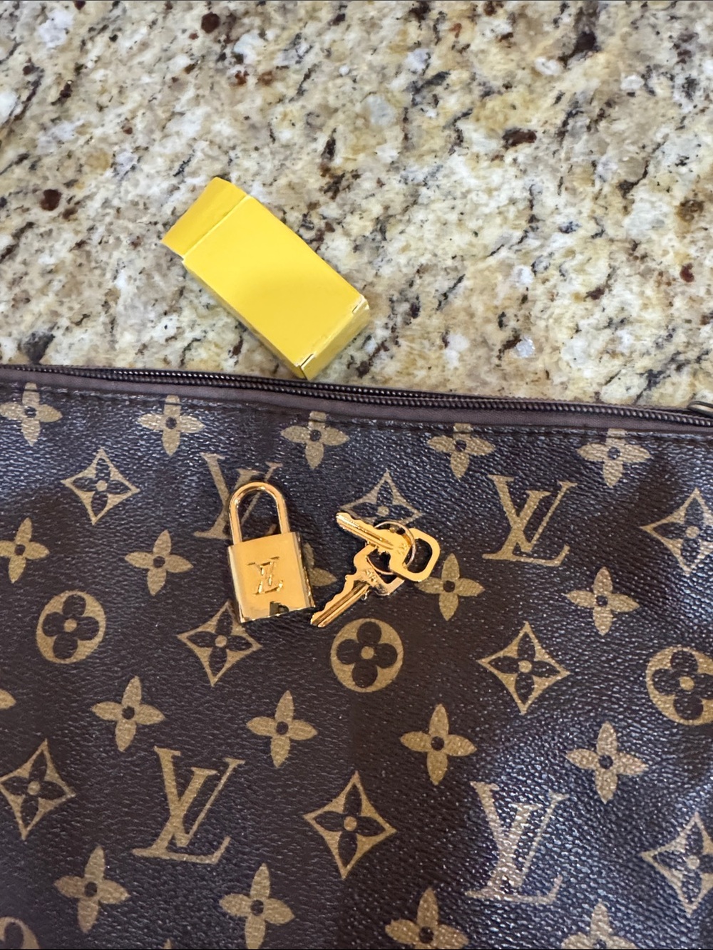 Stuff I Bought Thinking They Were Real, “High Quality “Designer Inspired” - Picture 2 of 7